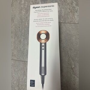 Dyson Supersonic hair dryer with 5 attachments New!